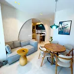 아파트 Santorini Village, Drymades,
