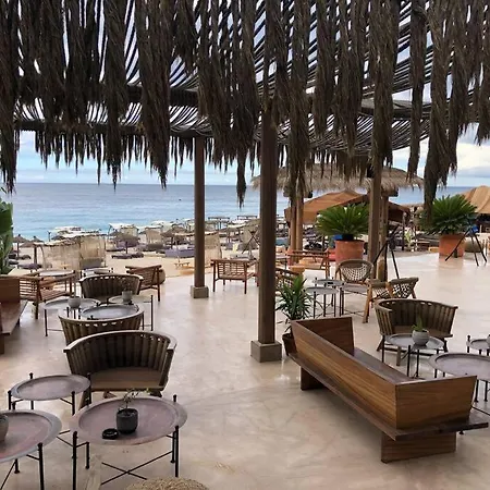 Santorini Village, Drymades, * ديرمي