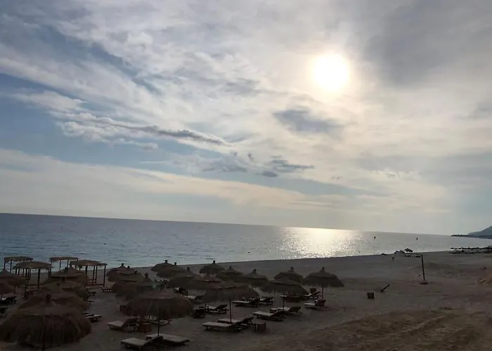 Santorini Village, Drymades, Dhërmi