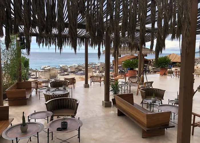 Santorini Village, Drymades, * Dhërmi