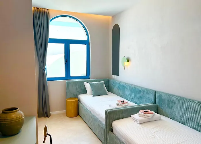 Santorini Village, Drymades, * Dhërmi