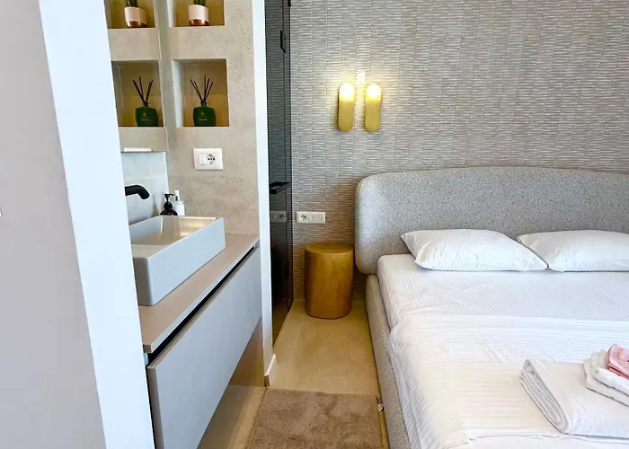 Santorini Village, Drymades, Dhërmi